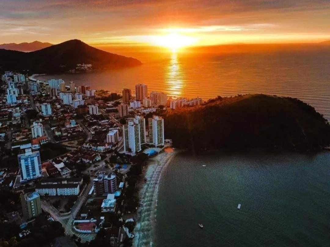 Apartamento Dona Frida Prainha Com Wifi Pe Na Areia Caraguatatuba Kültér fotó